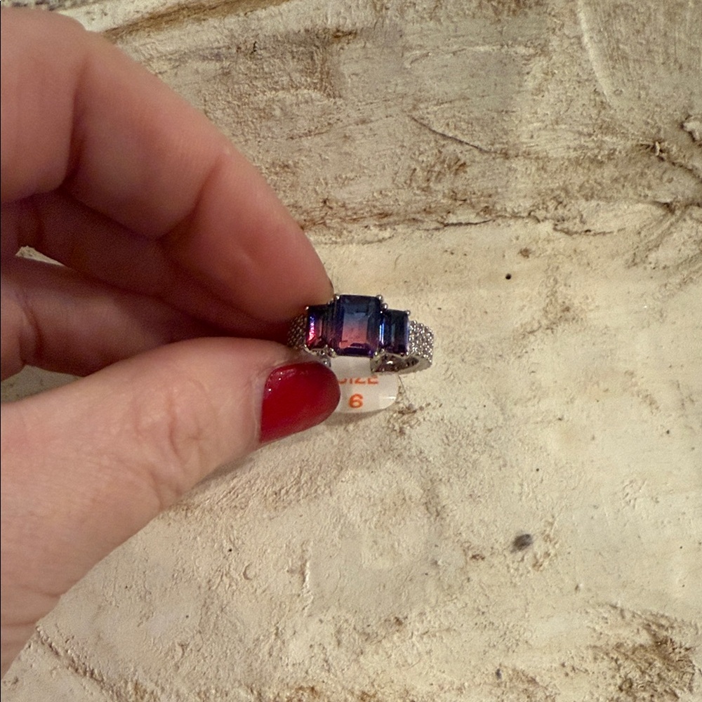 Size 6 Bomb Party Ring- no bag
